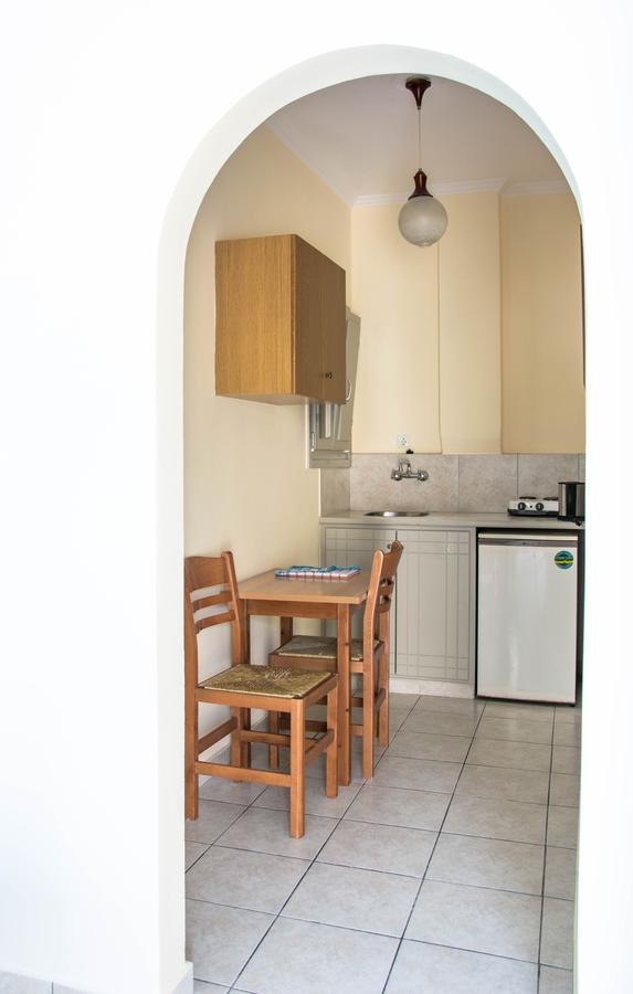 Sail Inn Studios & Apartments Kamári Zewnętrze zdjęcie